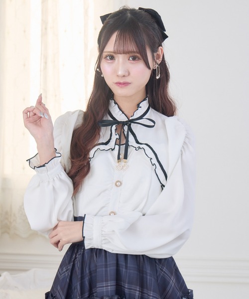 couture BY ROJITA(クチュールバイロジータ)の「ギャザーリボンブラウス(シャツ/ブラウス・レディース・ブラック/ホワイト/パープル・FREE)」の2枚目の写真