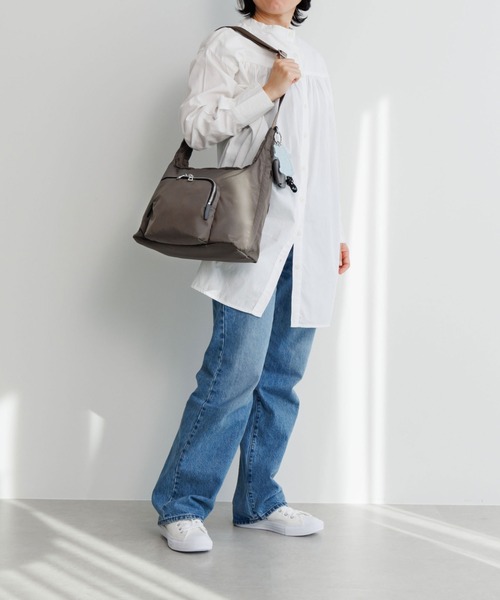 ace.(エース)の「ショルダーバッグ フィカス 11L ace.×HAyU 19103(ショルダーバッグ・レディース・ブラック/ライトグレー/チャコール・FREE)」の3枚目の写真
