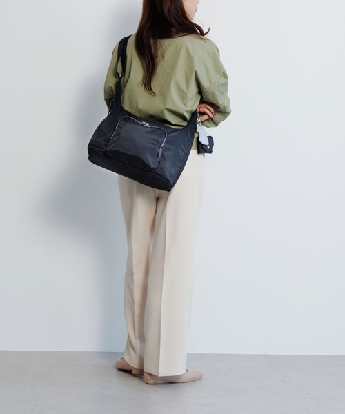 ace.(エース)の「ショルダーバッグ フィカス 11L ace.×HAyU 19103(ショルダーバッグ・レディース・ブラック/ライトグレー/チャコール・FREE)」の2枚目の写真