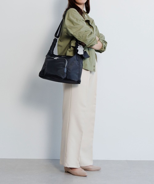 ace.(エース)の「ショルダーバッグ フィカス 11L ace.×HAyU 19103(ショルダーバッグ・レディース・ブラック/ライトグレー/チャコール・FREE)」の4枚目の写真