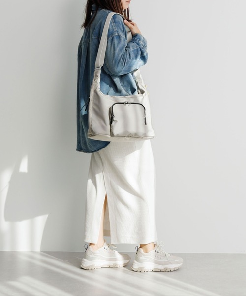 ace.(エース)の「ショルダーバッグ フィカス 11L ace.×HAyU 19103(ショルダーバッグ・レディース・ブラック/ライトグレー/チャコール・FREE)」の6枚目の写真