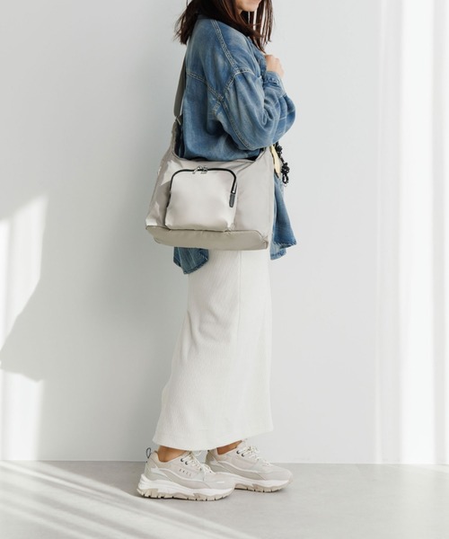 ace.(エース)の「ショルダーバッグ フィカス 11L ace.×HAyU 19103(ショルダーバッグ・レディース・ブラック/ライトグレー/チャコール・FREE)」の7枚目の写真