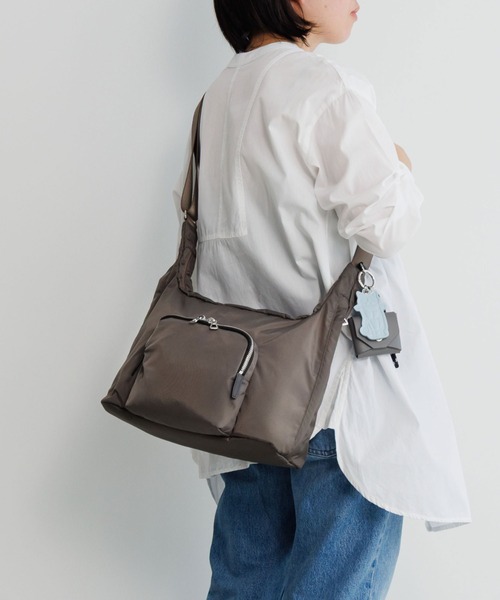ace.(エース)の「ショルダーバッグ フィカス 11L ace.×HAyU 19103(ショルダーバッグ・レディース・ブラック/ライトグレー/チャコール・FREE)」の9枚目の写真