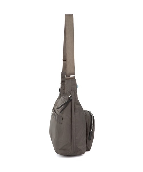 ace.(エース)の「ショルダーバッグ フィカス 11L ace.×HAyU 19103(ショルダーバッグ・レディース・ブラック/ライトグレー/チャコール・FREE)」の16枚目の写真