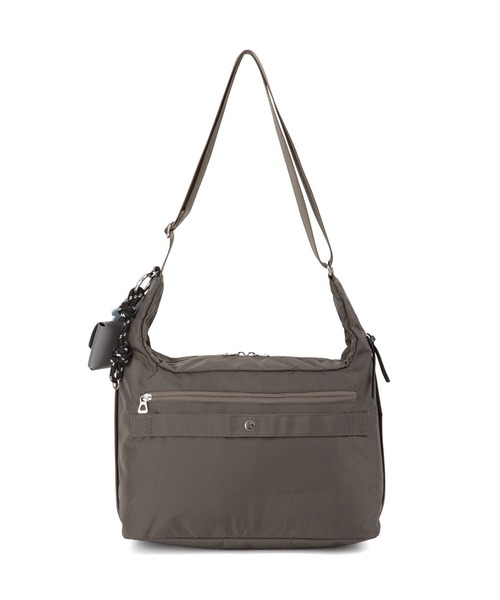 ace.(エース)の「ショルダーバッグ フィカス 11L ace.×HAyU 19103(ショルダーバッグ・レディース・ブラック/ライトグレー/チャコール・FREE)」の17枚目の写真