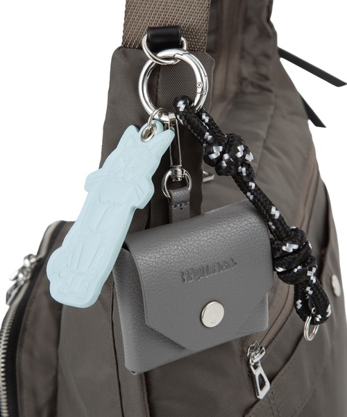 ace.(エース)の「ショルダーバッグ フィカス 11L ace.×HAyU 19103(ショルダーバッグ・レディース・ブラック/ライトグレー/チャコール・FREE)」の20枚目の写真