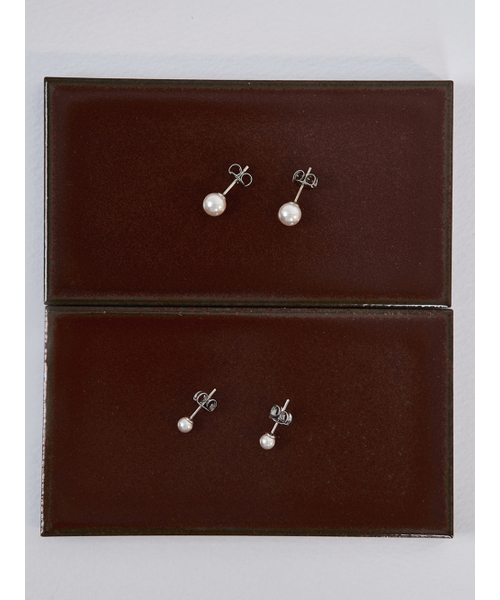 HEI（ヘイ）の「[sv925] swarovski pearl studs earring (4mm/6mm)（ピアス（両耳用）・レディース・その他・4/6）」の3枚目の写真