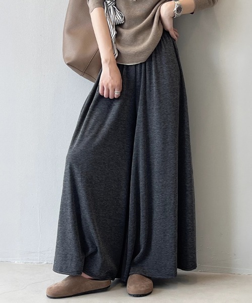 SallyLunn（サリーラン）の「リラックスドレープワイドパンツ（その他パンツ・レディース・ベージュ/ダークグレー/ブラウン・MEDIUM/LARGE/FREE）」の2枚目の写真