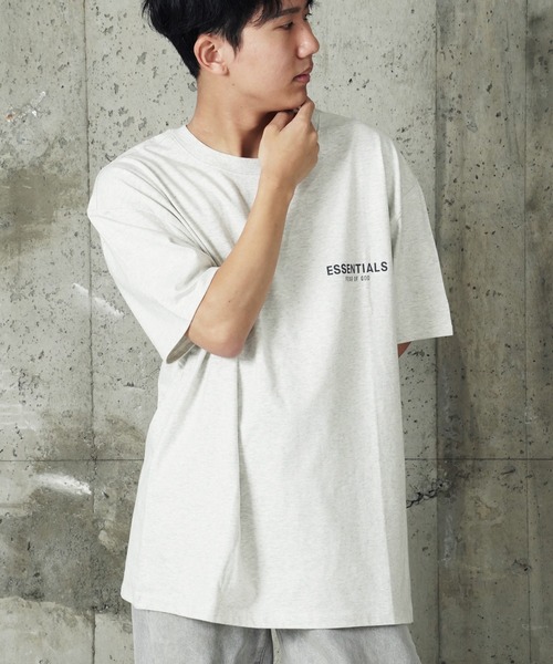 FOG ESSENTIALS（エフオージーエッセンシャルズ）の「"08"≪FOG ESSENTIALS≫ワンポイント ロゴ ヘビーウェイト Tシャツ（Tシャツ/カットソー・メンズ・オートミール・M/L/XL）」の3枚目の写真