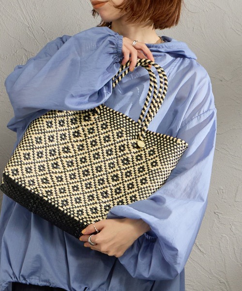 Letra（レトラ）の「[Letra/レトラ] メルカド バッグ(スモール)（トートバッグ・レディース・ホワイト系/ライトグリーン/シルバー系/グリーン系その他/ブラック系・S）」の2枚目の写真