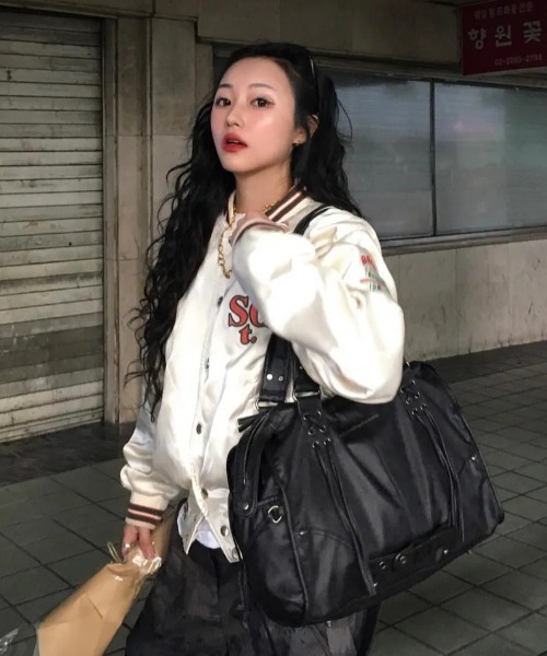 FANCY CLUB(ファンシークラブ)の「◇FANCYCLUB◇ブランド直輸入正規品/PC収納可/大容量/ベルト付き ウォッシング レザー バッグ BELTED WASHING LEATHER BAG(ショルダーバッグ・レディース・グレー/チェリーレッド/ベビーピンク/ブラック・FREE)」の5枚目の写真