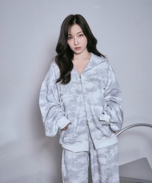 ANDGEEBEE（アンジービー）の「ラインストーンロゴジップパーカー（パーカー）」