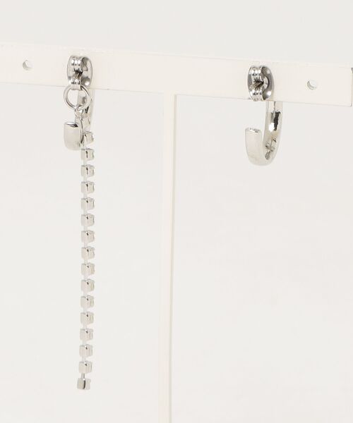 FUNALIVE(ファンアライブ)の「【ROOM.THE.ROOM】Metal circle small hoop pierces ピアス(ピアス(両耳用)・レディース・シルバー・FREE)」の5枚目の写真