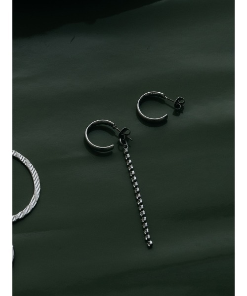 FUNALIVE(ファンアライブ)の「【ROOM.THE.ROOM】Metal circle small hoop pierces ピアス(ピアス(両耳用)・レディース・シルバー・FREE)」の1枚目の写真