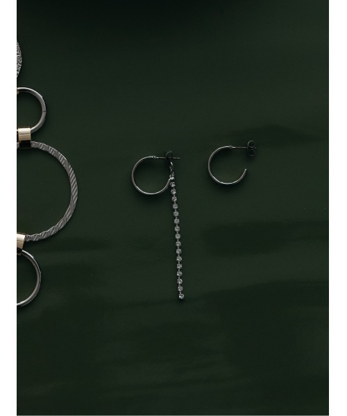 FUNALIVE(ファンアライブ)の「【ROOM.THE.ROOM】Metal circle small hoop pierces ピアス(ピアス(両耳用)・レディース・シルバー・FREE)」の2枚目の写真