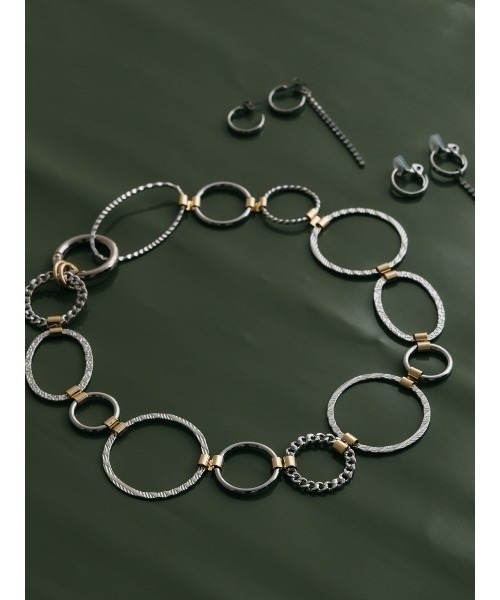FUNALIVE(ファンアライブ)の「【ROOM.THE.ROOM】Metal circle small hoop pierces ピアス(ピアス(両耳用)・レディース・シルバー・FREE)」の3枚目の写真