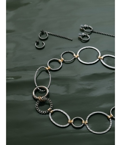 FUNALIVE(ファンアライブ)の「【ROOM.THE.ROOM】Metal circle small hoop pierces ピアス(ピアス(両耳用)・レディース・シルバー・FREE)」の4枚目の写真