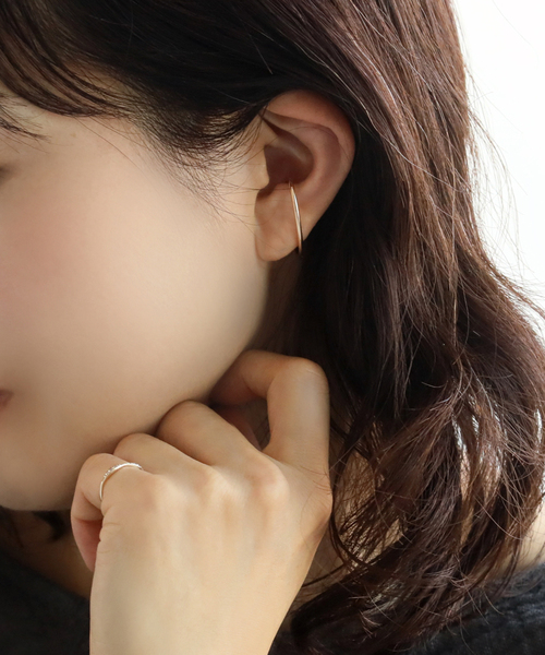 Lilas(リラ)の「オーバルパイプイヤーカフ K10(片耳)(イヤーカフ・レディース・ゴールド・FREE)」の2枚目の写真