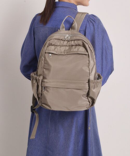 ITS'DEMO（イッツデモ）の「【6ポケット】裏地ストライプリュック（バックパック/リュック・レディース・ナチュラル/チャコールグレー/ブラック・00）」の3枚目の写真