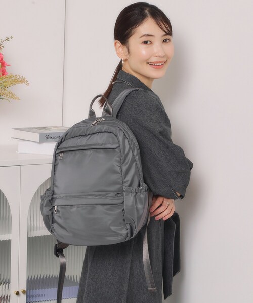 ITS'DEMO（イッツデモ）の「【6ポケット】裏地ストライプリュック（バックパック/リュック・レディース・ナチュラル/チャコールグレー/ブラック・00）」の4枚目の写真