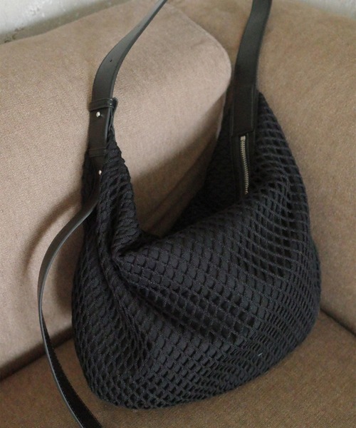 Ameri（アメリ）の「MEDI MESH ROUND SHOULDER BAG（ショルダーバッグ・レディース・ブラウン/アイボリー/ブラック・FREE）」の2枚目の写真