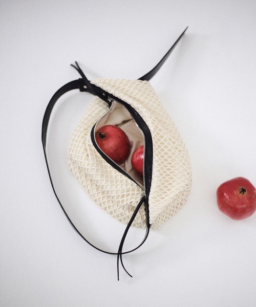 Ameri（アメリ）の「MEDI MESH ROUND SHOULDER BAG（ショルダーバッグ・レディース・ブラウン/アイボリー/ブラック・FREE）」の17枚目の写真