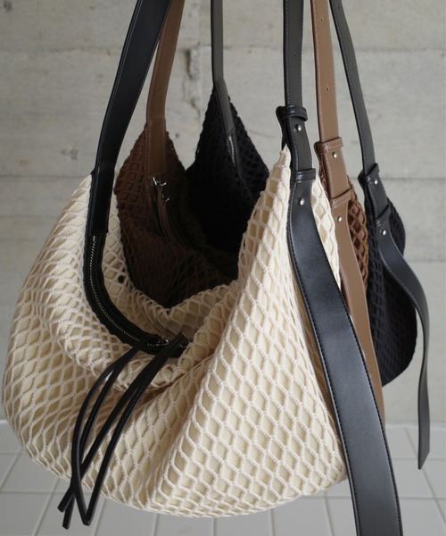 Ameri（アメリ）の「MEDI MESH ROUND SHOULDER BAG（ショルダーバッグ・レディース・ブラウン/アイボリー/ブラック・FREE）」の22枚目の写真