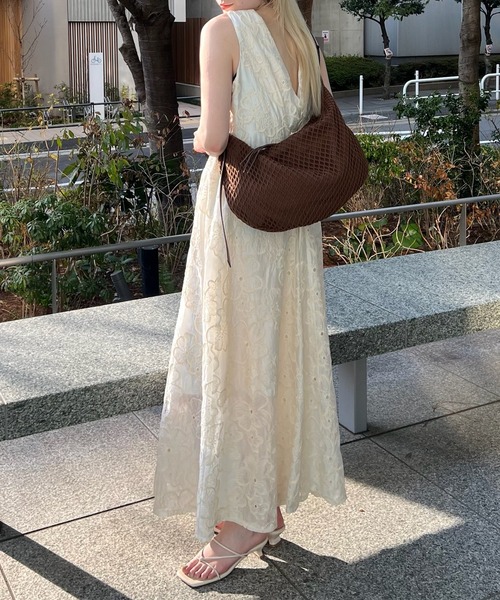 Ameri（アメリ）の「MEDI MESH ROUND SHOULDER BAG（ショルダーバッグ・レディース・ブラウン/アイボリー/ブラック・FREE）」の4枚目の写真