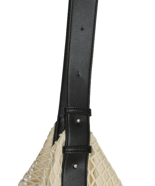 Ameri（アメリ）の「MEDI MESH ROUND SHOULDER BAG（ショルダーバッグ・レディース・ブラウン/アイボリー/ブラック・FREE）」の14枚目の写真