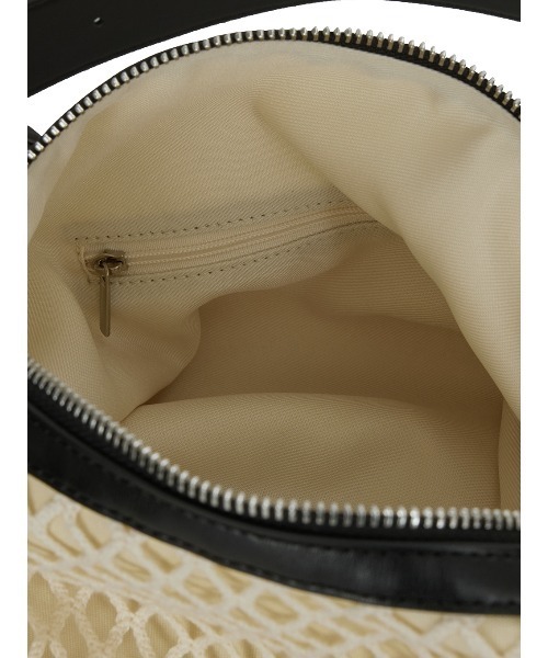 Ameri（アメリ）の「MEDI MESH ROUND SHOULDER BAG（ショルダーバッグ・レディース・ブラウン/アイボリー/ブラック・FREE）」の16枚目の写真