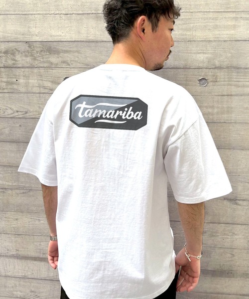 SIDEWAY STANCE（サイドウェイスタンス）の「【SIDEWAY STANCE × tamariba】プリント 半袖Tシャツ（Tシャツ/カットソー・メンズ・ホワイト系2/ホワイト/ブラック/ブラック系2/ホワイト系3/ブラック系/ホワイト系1/ホワイト系/ブラック系3/ブラック系1/ホワイト系4/ブラック系4・SMALL/MEDIUM/LARGE）」の2枚目の写真