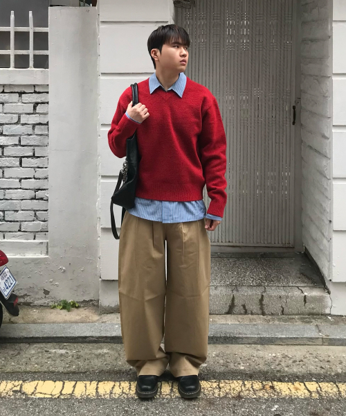 BASEMOMENT(ベースモーメント)の「キャッシュライク Vネック クロップニット ボカシ レッド(ニット/セーター・メンズ・その他・M/L)」の2枚目の写真