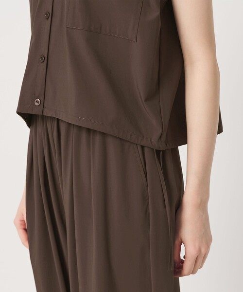 BEAUTY&YOUTH UNITED ARROWS（ビューティーアンドユースユナイテッドアローズ）の「【WEB限定 Wardrobe DAILY MINIMAL】オープンカラーシャツ＆イージーパンツ 接触冷感 UVカット はっ水（ワンピース・レディース・ブラック/ダークブラウン/ベージュ・M/S）」の10枚目の写真