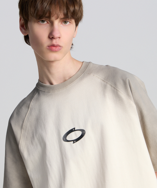 TENER（テネル）の「ショルダーペインティングロゴ半袖Tシャツアイボリー（Tシャツ/カットソー・メンズ・その他・FREE）」の3枚目の写真