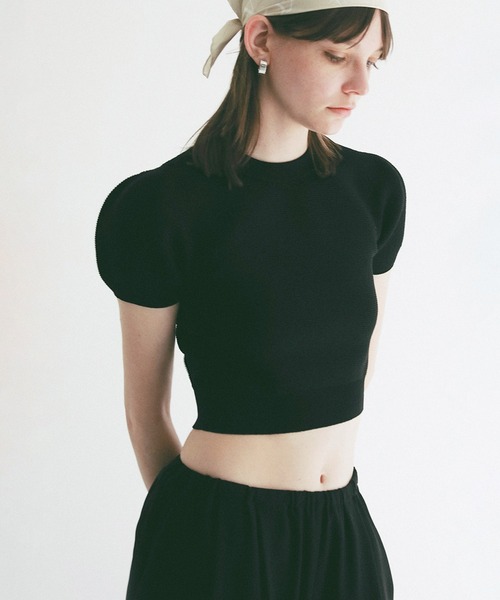 CLANE（クラネ）の「PUFF SLEEVE COMPACT KNIT TOPS（ニット/セーター・レディース・ベージュ/ブラック/アイボリー・2/1）」の2枚目の写真