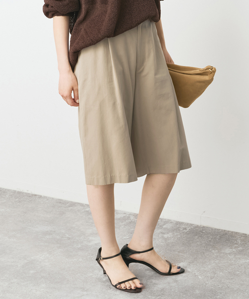 Spick & Span(スピックアンドスパン)の「タックショートパンツ(その他パンツ・レディース・ベージュ/ブラック・36/38)」の11枚目の写真