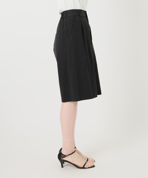 Spick & Span(スピックアンドスパン)の「タックショートパンツ(その他パンツ・レディース・ベージュ/ブラック・36/38)」の17枚目の写真
