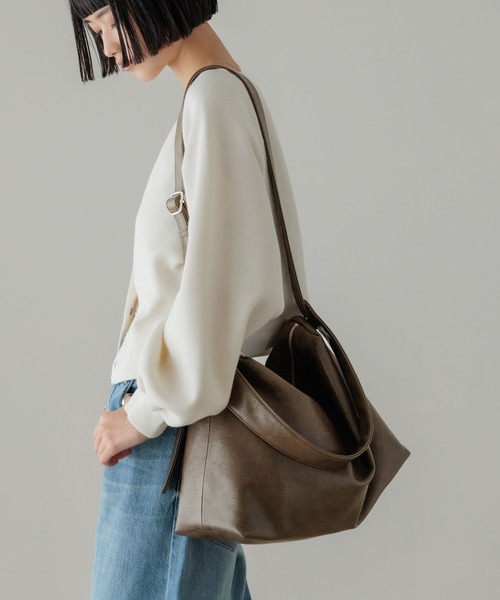 LOWRYS FARM(ローリーズファーム)の「ターンハンドルBAG 660844(ショルダーバッグ・レディース・ブラウン/ブラック・FREE)」の2枚目の写真