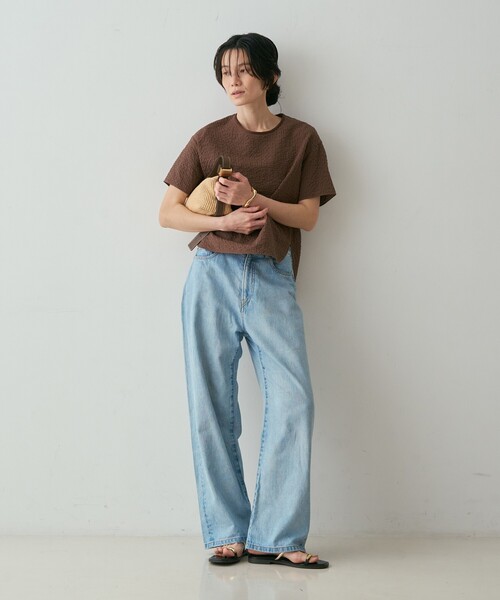 qualite(カリテ)の「【セットアップ対応】シアーギンガムブラウス 夏服 きれいめTシャツ きれいめカジュアル(Tシャツ/カットソー・レディース・ホワイト/ネイビー/ブラウン・フリー)」の4枚目の写真