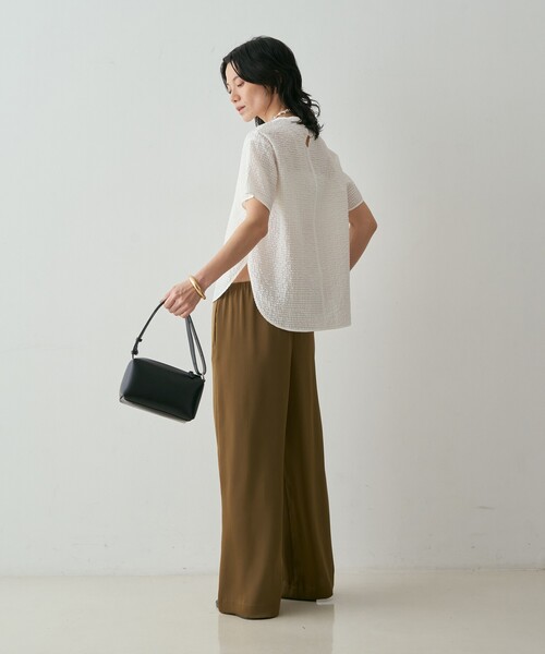 qualite(カリテ)の「【セットアップ対応】シアーギンガムブラウス 夏服 きれいめTシャツ きれいめカジュアル(Tシャツ/カットソー・レディース・ホワイト/ネイビー/ブラウン・フリー)」の12枚目の写真
