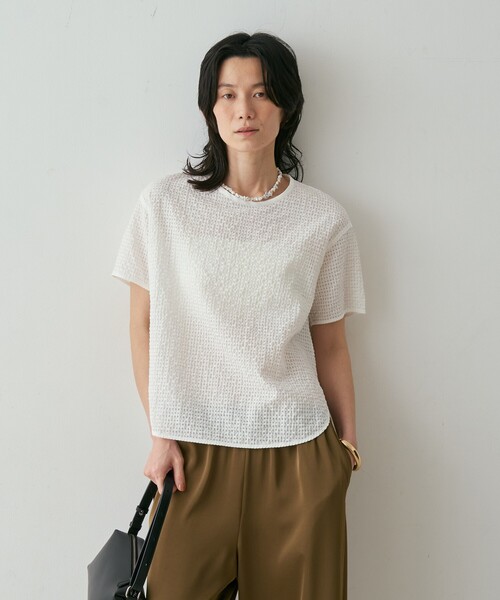 qualite(カリテ)の「【セットアップ対応】シアーギンガムブラウス 夏服 きれいめTシャツ きれいめカジュアル(Tシャツ/カットソー・レディース・ホワイト/ネイビー/ブラウン・フリー)」の18枚目の写真