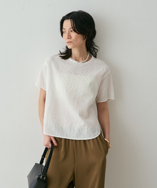 qualite(カリテ)の「【セットアップ対応】シアーギンガムブラウス 夏服 きれいめTシャツ きれいめカジュアル(Tシャツ/カットソー・レディース・ホワイト/ネイビー/ブラウン・フリー)」の19枚目の写真