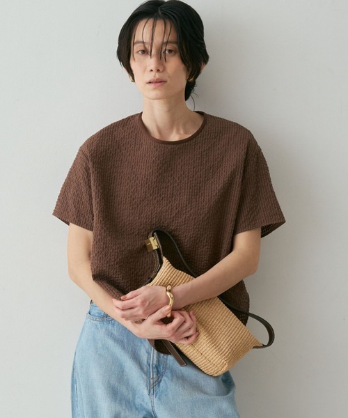 qualite(カリテ)の「【セットアップ対応】シアーギンガムブラウス 夏服 きれいめTシャツ きれいめカジュアル(Tシャツ/カットソー・レディース・ホワイト/ネイビー/ブラウン・フリー)」の3枚目の写真