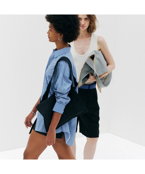 ITTI(イッチ)の「ITTI-MARY FLAP INSIDEOUT SHOULDER - L / HYOMA(ショルダーバッグ・メンズ・インディゴブルー/ブラック・L)」の8枚目の写真