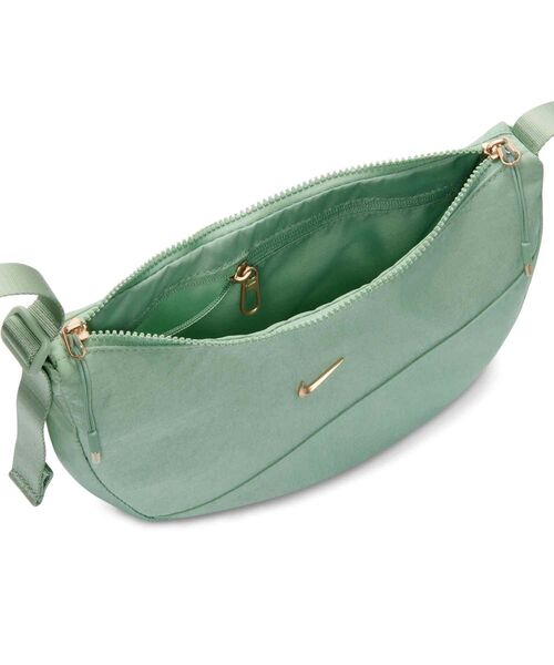 NIKE（ナイキ）の「ナイキ オーラ クレセント クロスボディバッグ (4L) / Nike Aura Crescent Crossbody Bag (4L) HQ4370-008 Steam（ボディバッグ/ウエストポーチ・メンズ・グリーン系その他2・ONE SIZE）」の4枚目の写真