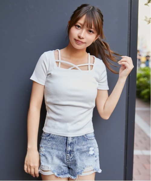 GORGE（ゴージ）の「《クロスストラップ×スクエアネック》カットソー／韓国フェミニン／春夏／全3色（Tシャツ/カットソー・レディース・ブラック/オフホワイト/グレー・F）」の4枚目の写真