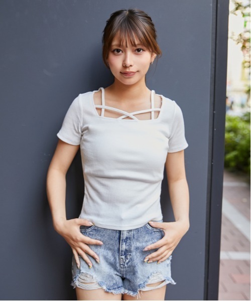 GORGE（ゴージ）の「《クロスストラップ×スクエアネック》カットソー／韓国フェミニン／春夏／全3色（Tシャツ/カットソー・レディース・ブラック/オフホワイト/グレー・F）」の5枚目の写真
