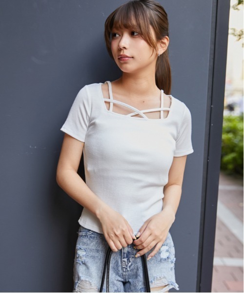 GORGE（ゴージ）の「《クロスストラップ×スクエアネック》カットソー／韓国フェミニン／春夏／全3色（Tシャツ/カットソー・レディース・ブラック/オフホワイト/グレー・F）」の6枚目の写真