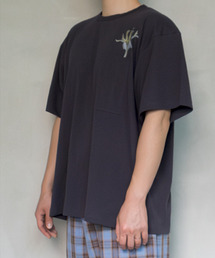 OGI（オギ）の「グラフィックポイントグレー半袖Tシャツ（Tシャツ/カットソー）」