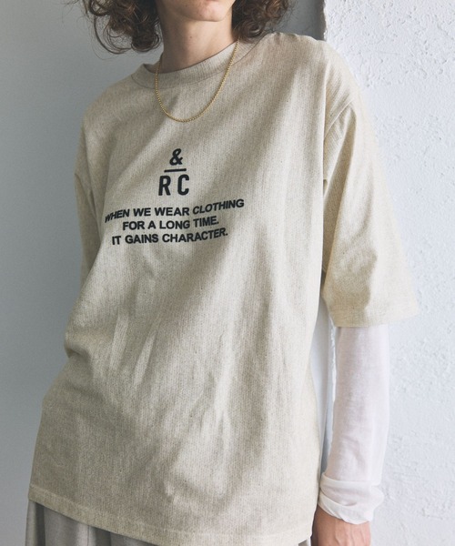 Curensology（カレンソロジー）の「Curensology(カレンソロジー)/【UNIVERSAL OVERALL】別注ニットプリントTシャツ（Tシャツ/カットソー・レディース・オフホワイト/ブラウン・FREE）」の7枚目の写真